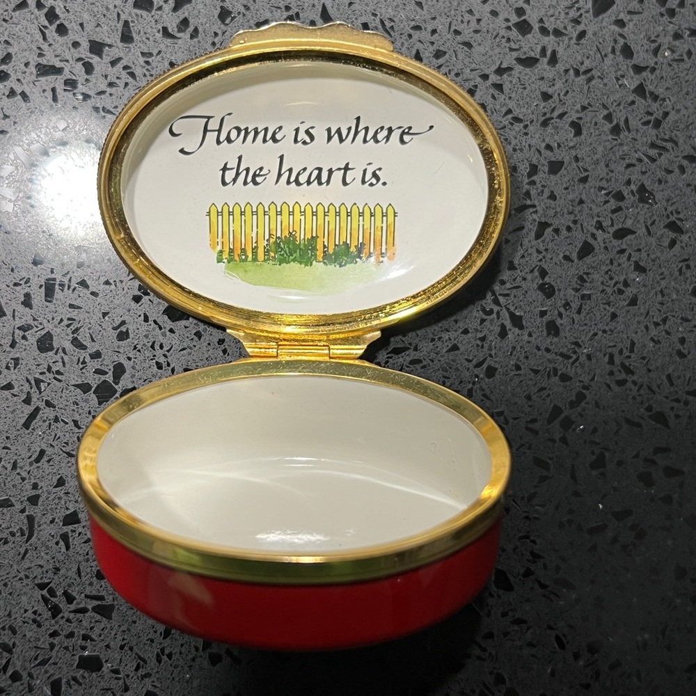 Small trinket jewelry box‎
